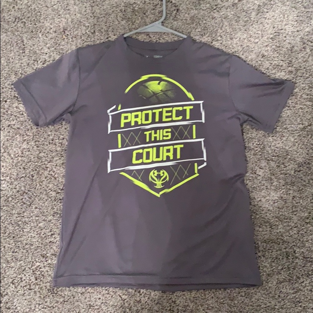 Loose fit under armor T-shirt